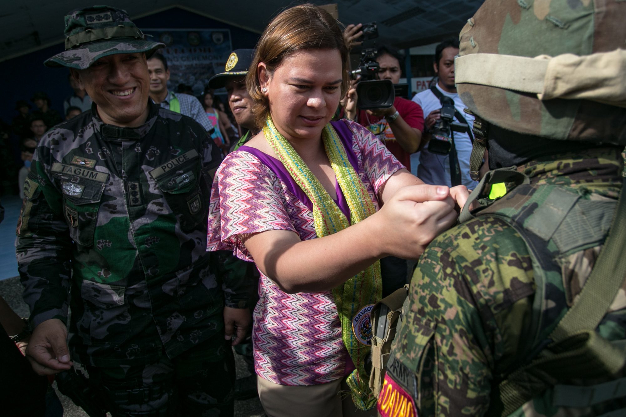 ALL SMILES. Davao City Police Office Director Senior Superintendent Alexander Tagum (left) looks at Davao City Mayor Sara Duterte-Carpio pounding on the badge of a new SWAT team member in a blood pinning ceremony.    