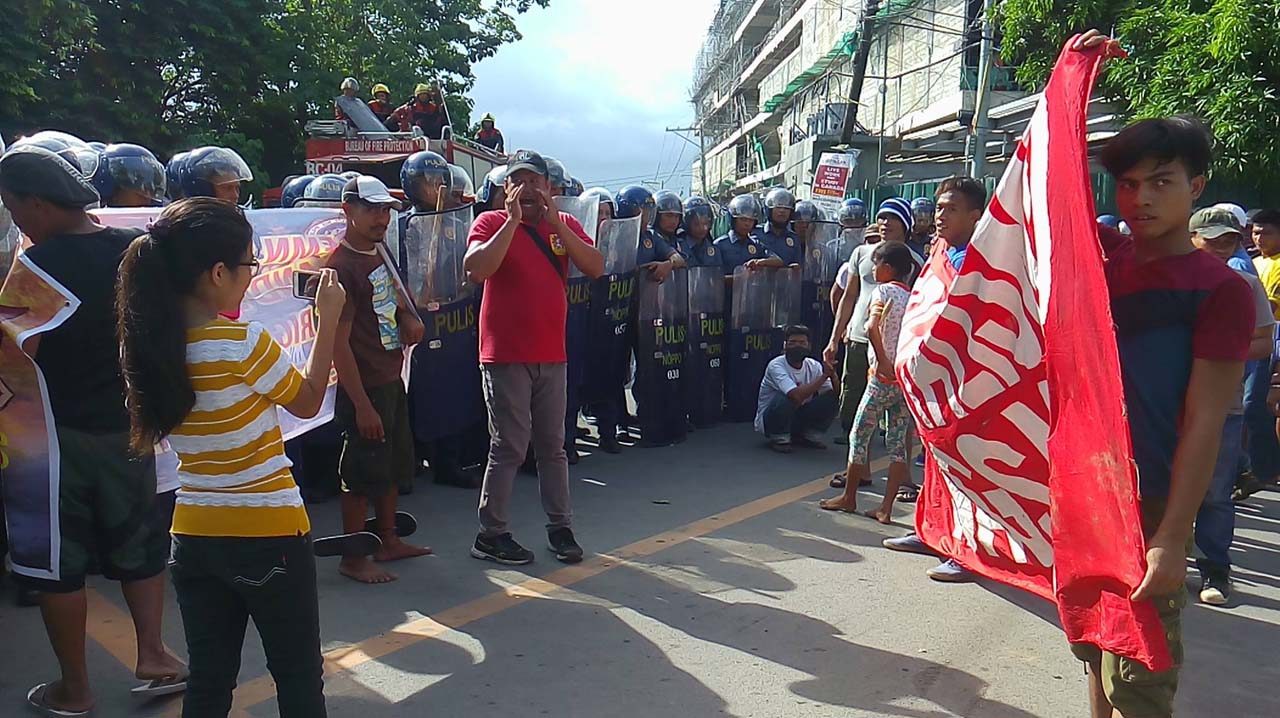 Angry protesters greet Duterte’s Bacolod visit