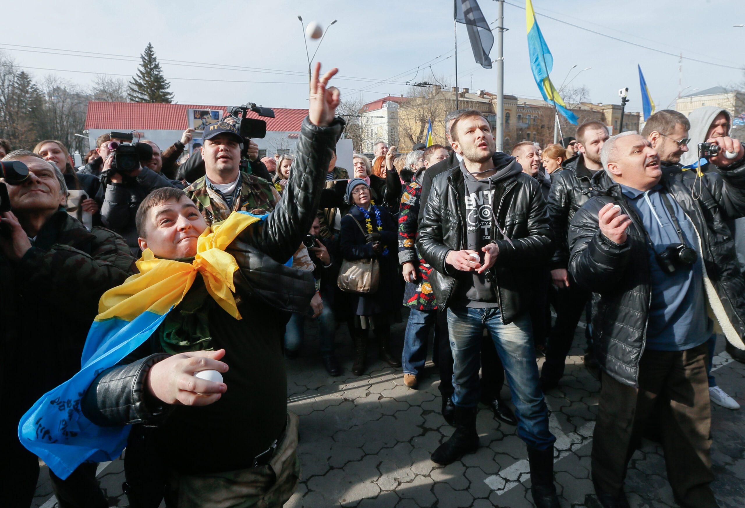 Ukrainians attack Russia embassy, demand pilot’s release
