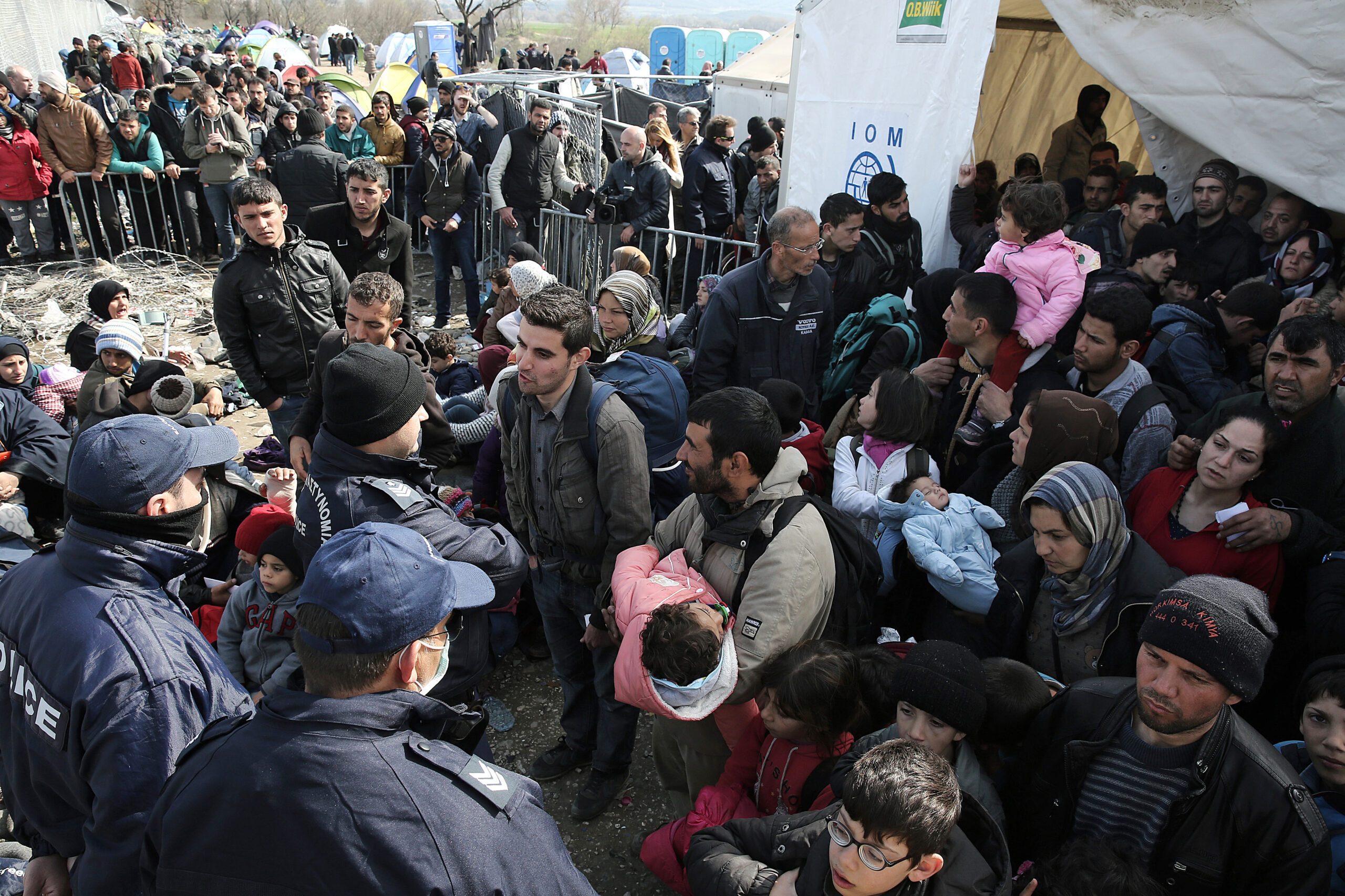 EU unveils 700M-euro migrant aid plan for Greece