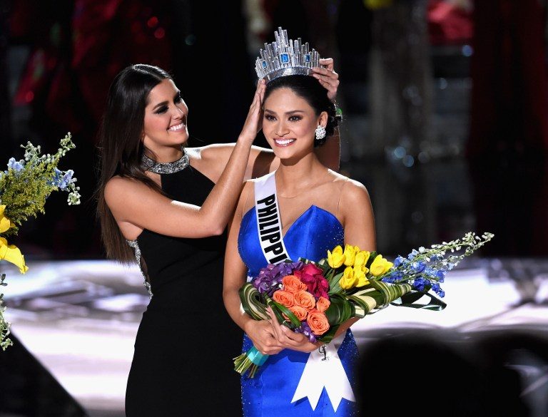 WINNER. Miss Philippines 2015, Pia Alonzo Wurtzbach (R), reacts as she is crowned the 2015 Miss Universe by 2014 Miss Universe Paulina Vega (L) during the 2015 Miss Universe Pageant at The Axis at Planet Hollywood Resort & Casino on December 20, 2015 in Las Vegas, Nevada. Miss Colombia 2015, Ariadna Gutierrez (not pictured), was mistakenly named as Miss Universe 2015 instead of First Runner-up. Photo by Ethan Miller/Getty Images/AFP 