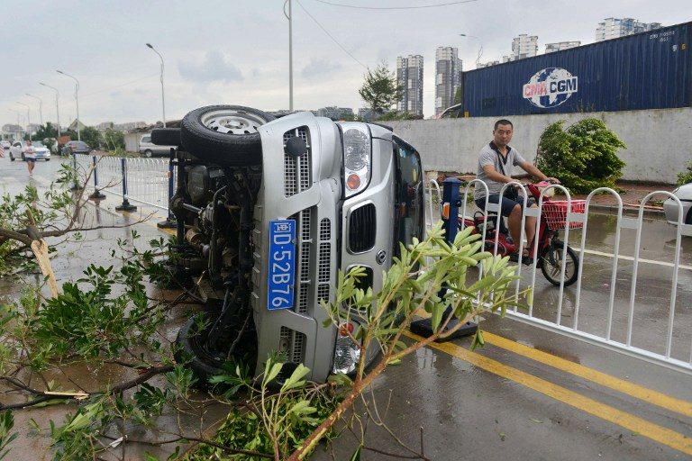 Typhoon Meranti lashes China after pounding Taiwan