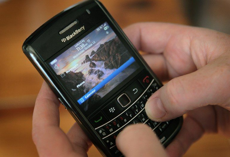 BlackBerry to outsource handsets, will halt production