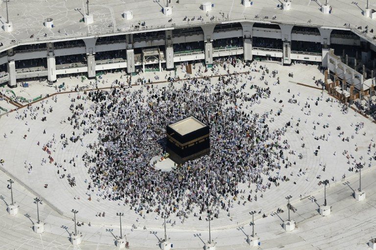 Saudi king rejects mixing hajj with politics