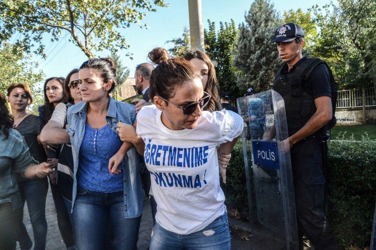 Turkey set to extend state of emergency, 32,000 jailed