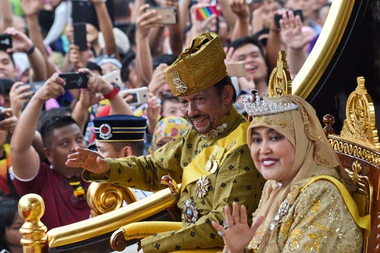 GRAND PROCESSION. Brunei's Sultan Hassanal Bolkiah and Queen Saleha ride in a royal chariot during a procession to mark his golden jubilee of accession to the throne in Bandar Seri Begawan on October 5, 2017. File photo by Roslan Rahman/AFP  