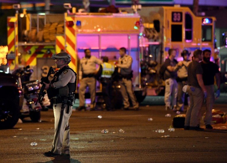 A Las Vegas Metropolitan Police Department officer stands in the intersection of Las Vegas Boulevard and Tropicana Ave. after a mass shooting at a country music festival nearby on October 2, 2017 in Las Vegas, Nevada. Ethan Miller/Getty Images/AFP 