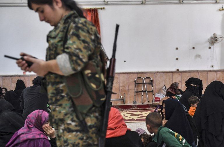 Fighters in Syria’s Raqa prepare for civilian handover