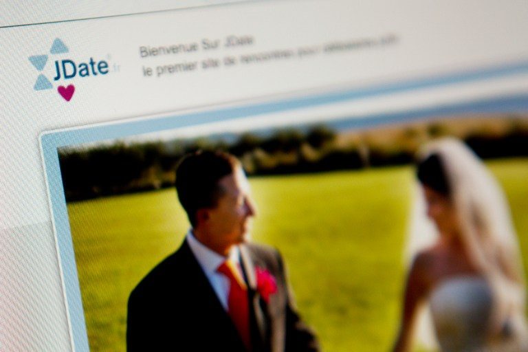 DIGITAL LOVE. A picture taken in Paris, shows the front page of the Jewish dating website JDate. Photo by Loic Venance/AFP 