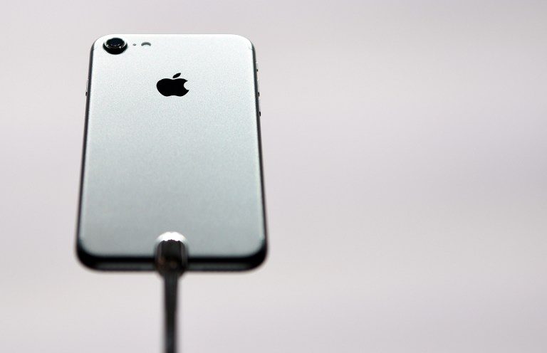 Upcoming iPhones might not come with headphone dongle – report