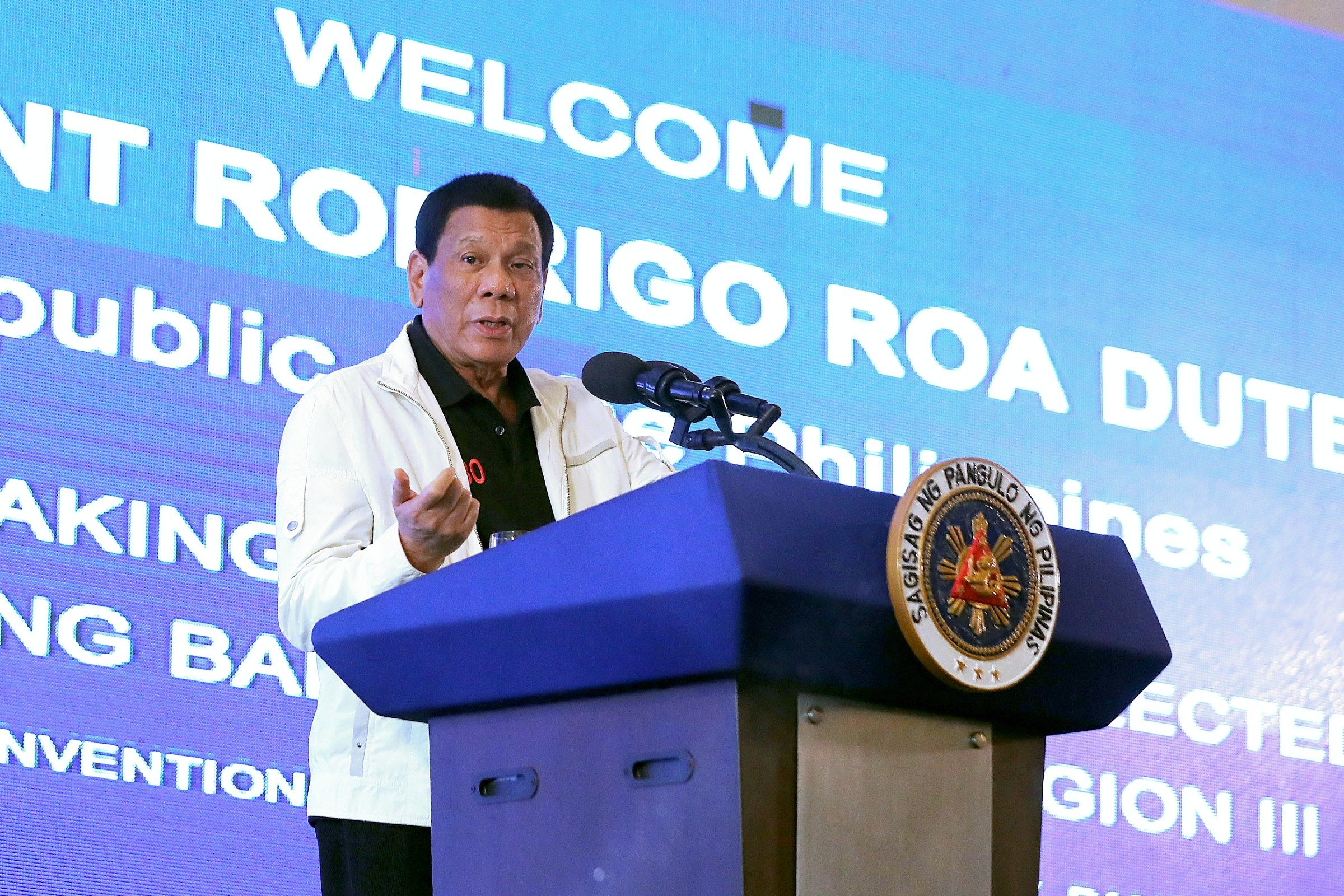 Boracay natives can sell land to big firms, if they want – Duterte