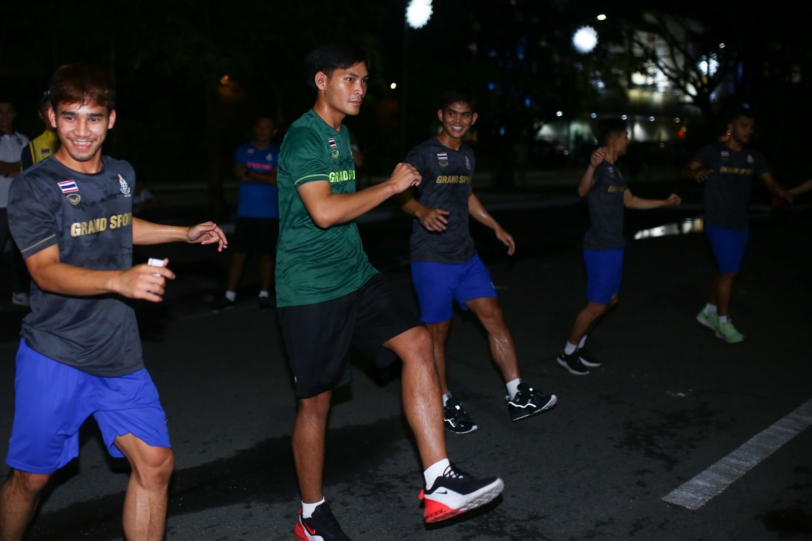 NO VENUE. The Thailand football team didn't get to practice at the Rizal Memorial football pitch. Photo from siamsport.co.th  