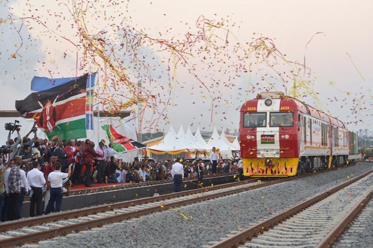 Kenya, yang melihat peningkatan pertumbuhan, membuka jalur kereta api Tiongkok