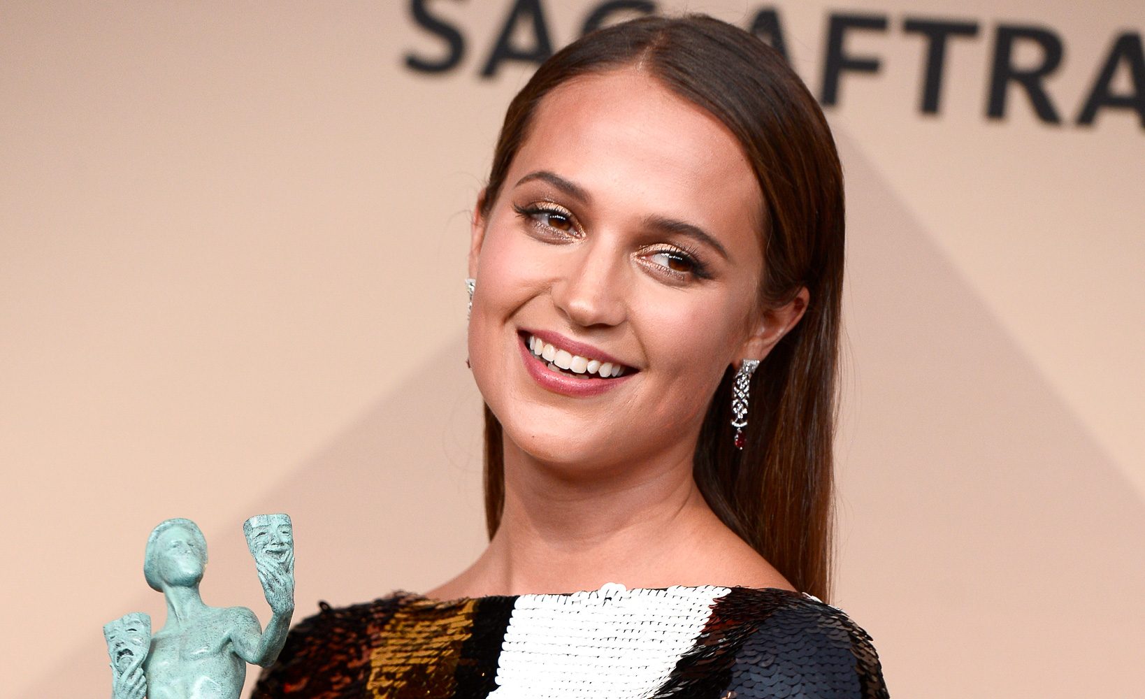 Oscars 2016: Alicia Vikander wins Best Supporting Actress