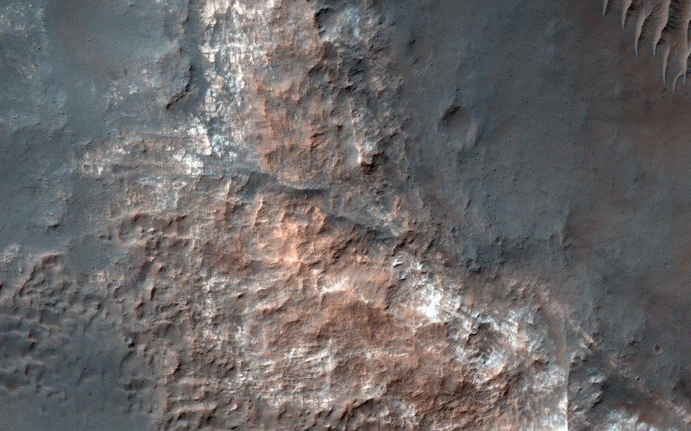 First lake of liquid water is discovered on Mars