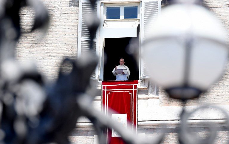 Vatican closes to tourists – but not the faithful