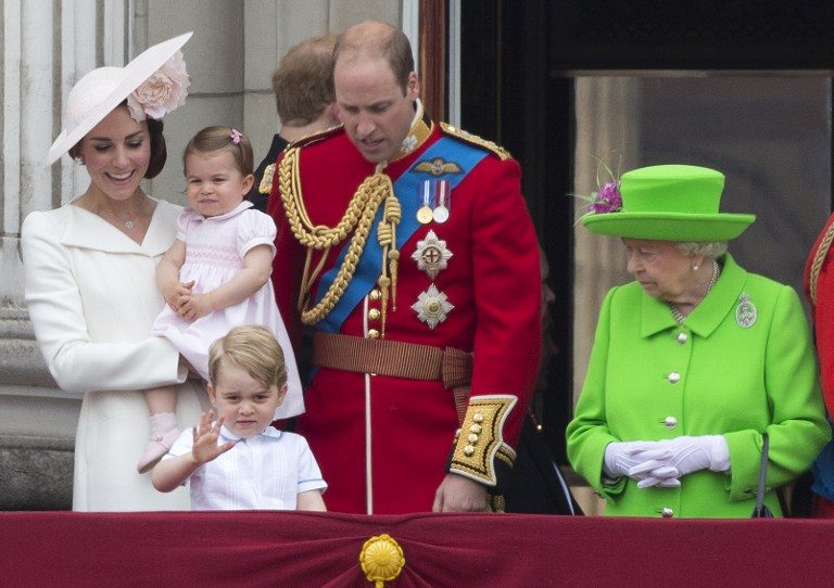 FOTO: Penampilan Pangeran George dan Putri Charlotte menyapa warga Inggris