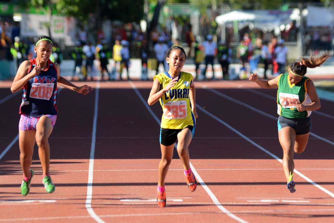 FASTEST FEMALE. Samantha Gem Limos (235) of Central Visayas is this year's fastest female Palaro runner with a time of 12.1 seconds in the secondary girls 100-meter dash. Photo by Roy Secretario/Rappler  
