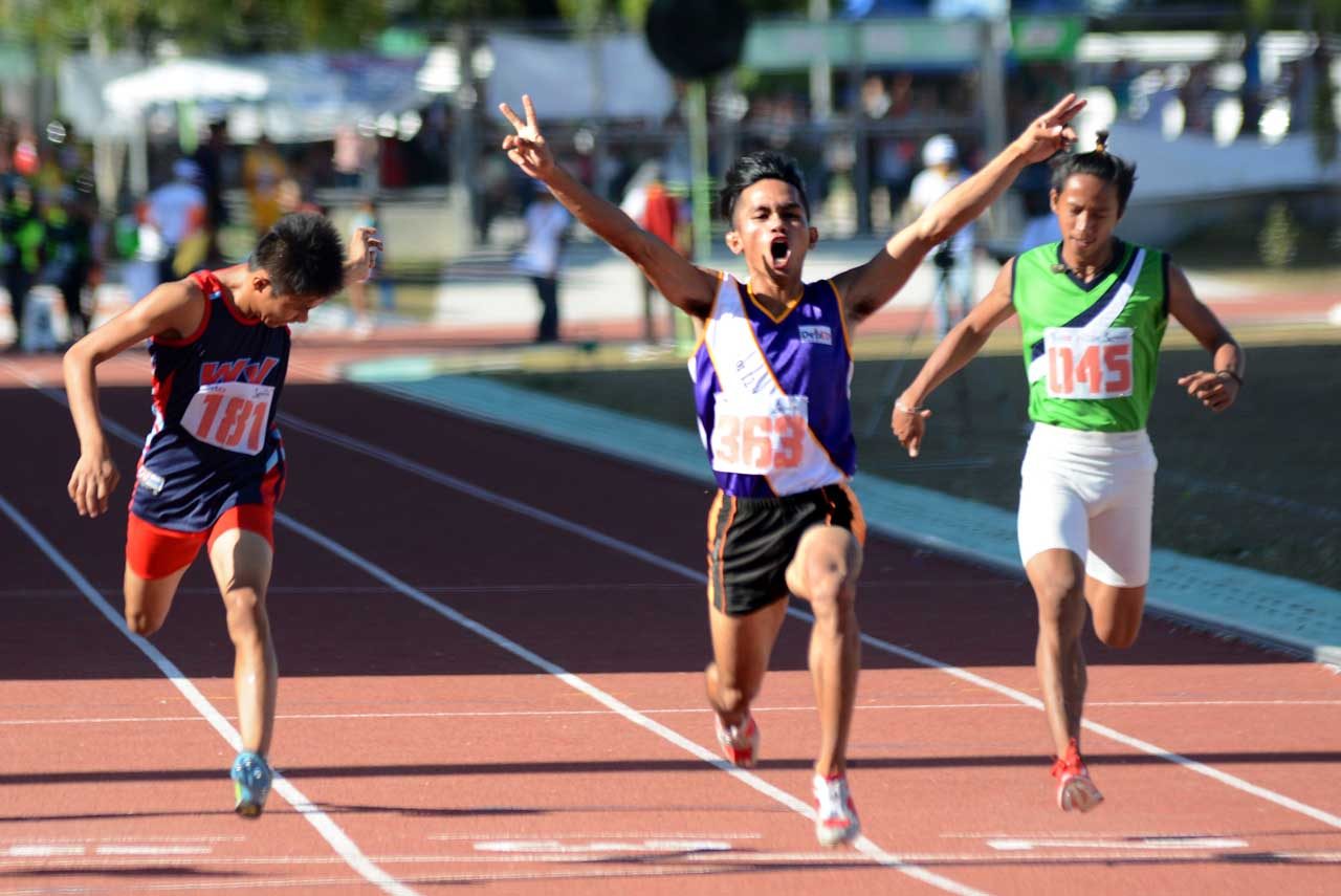 GOLD. Soccsksargen's Feberoy Kasi (363) crosses the finish line to win gold in secondary boys 100-meter dash. Photo by Roy Secretario/Rappler  