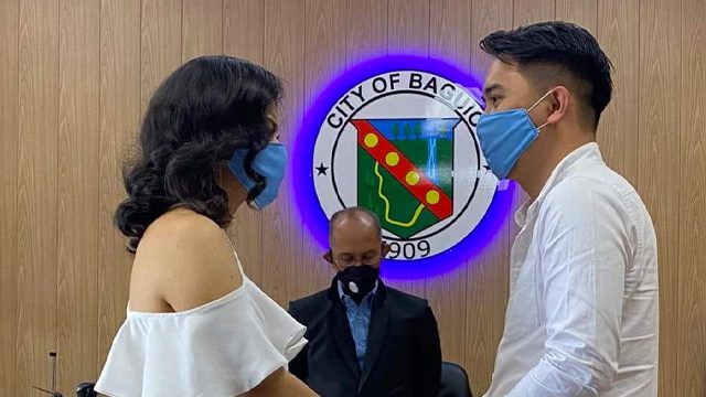 A COVID kind of love: Baguio mayor officiates ‘masked wedding’