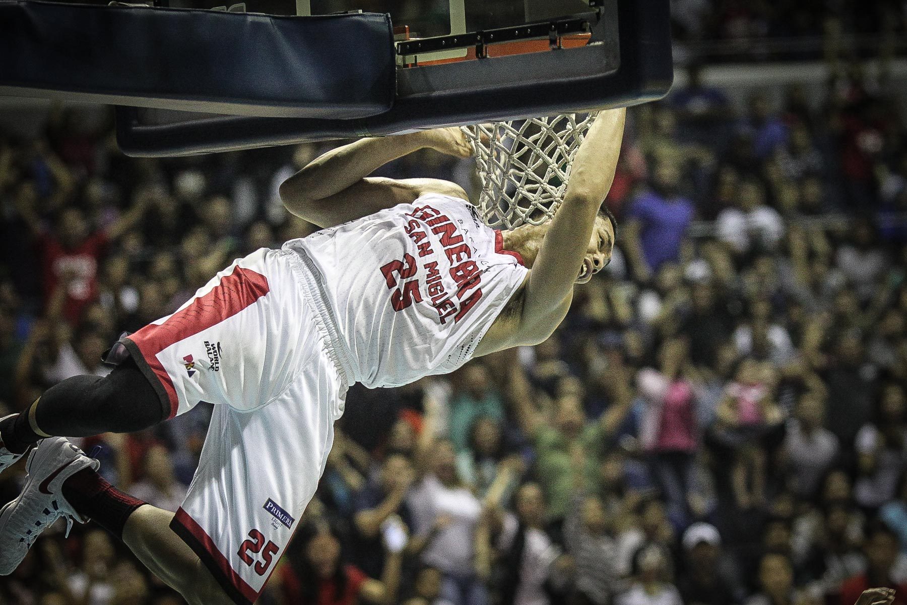 WATCH: Japeth Aguilar turns Manila Clasico into dunk contest