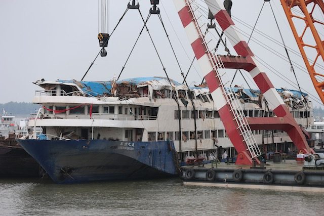 Toll in China ship tragedy rises past 400