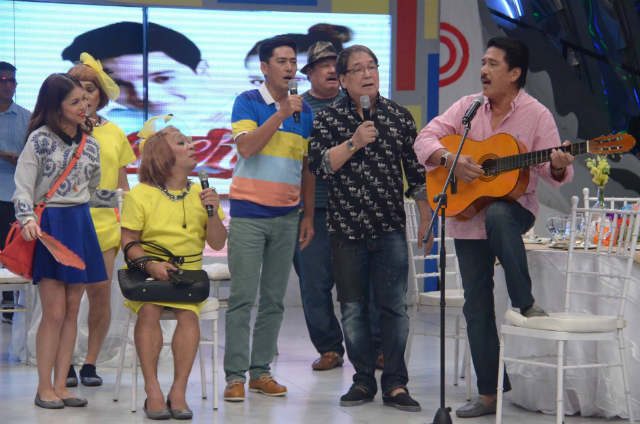 TVJ HARANA.Tito, Vic and Joey serenade Lola Nidora during the October 3, 2015 episode. Photo from Facebook/Eat Bulaga  