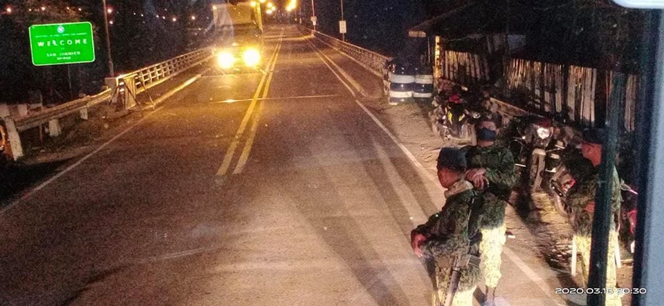 PROACTIVE MEASURES. Police checkpoints along San Juanico Bridge in Leyte show government commitment against coronavirus despite zero confirmed case in the province. Photo by Jazmin Bonifacio/Rappler 