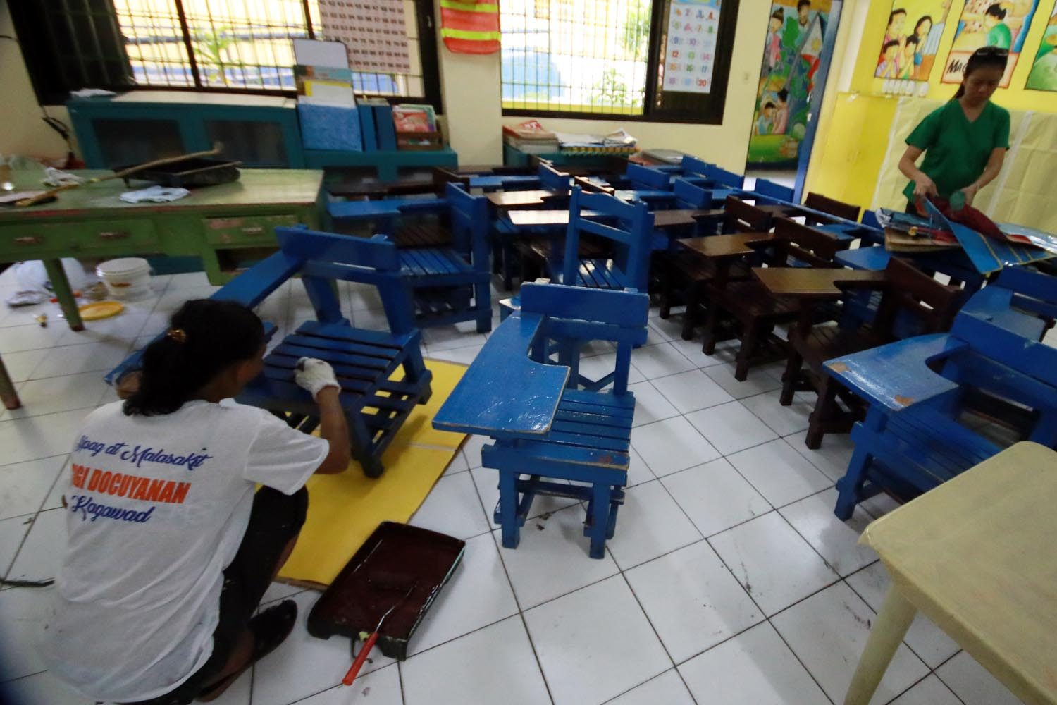 LESS FUNDS. The DepEd says less funds for its basic education facilities program will translate to the construction of fewer classrooms and less school seat sets among others. Photo by Darren Langit/Rappler  