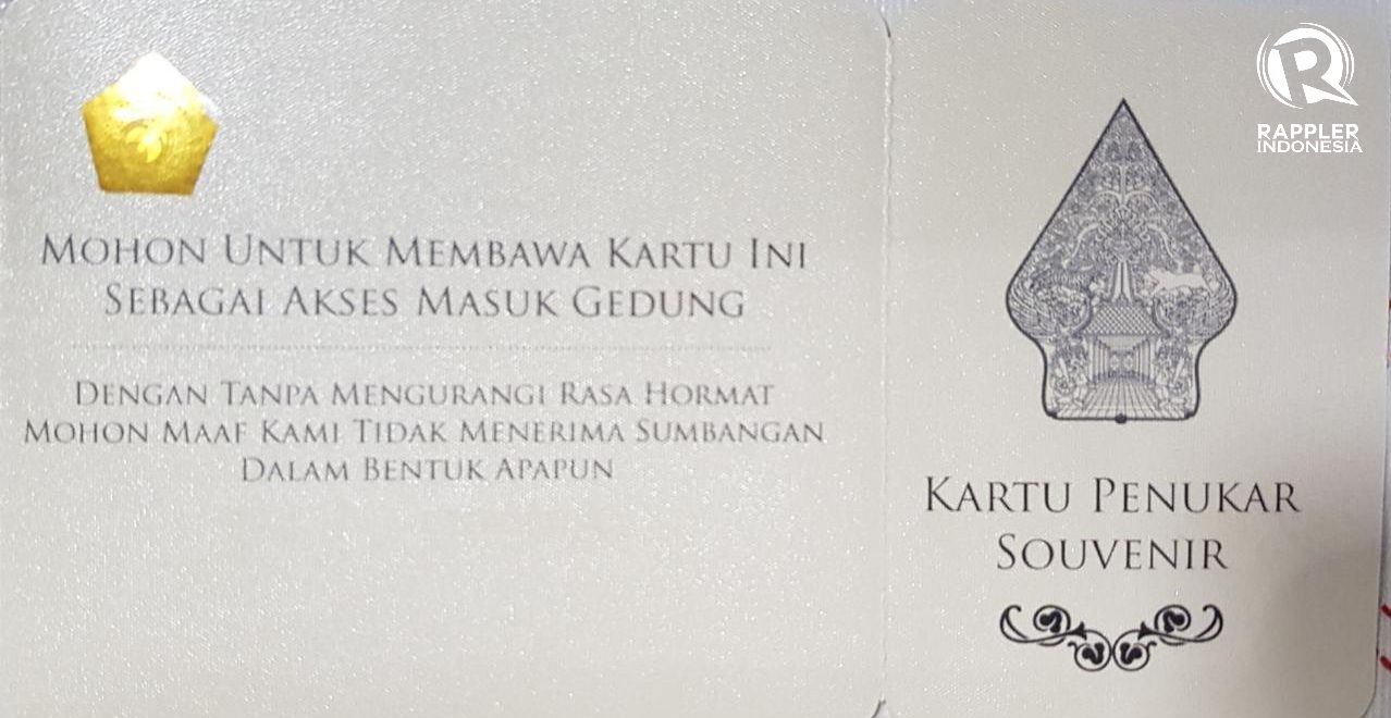 TOLAK SUMBANGAN. Kartu yang disisipkan di dalam undangan pernikahan Kahiyang Ayu dan Bobby Nasution yang menolak menerima sumbangan. Foto: istimewa 