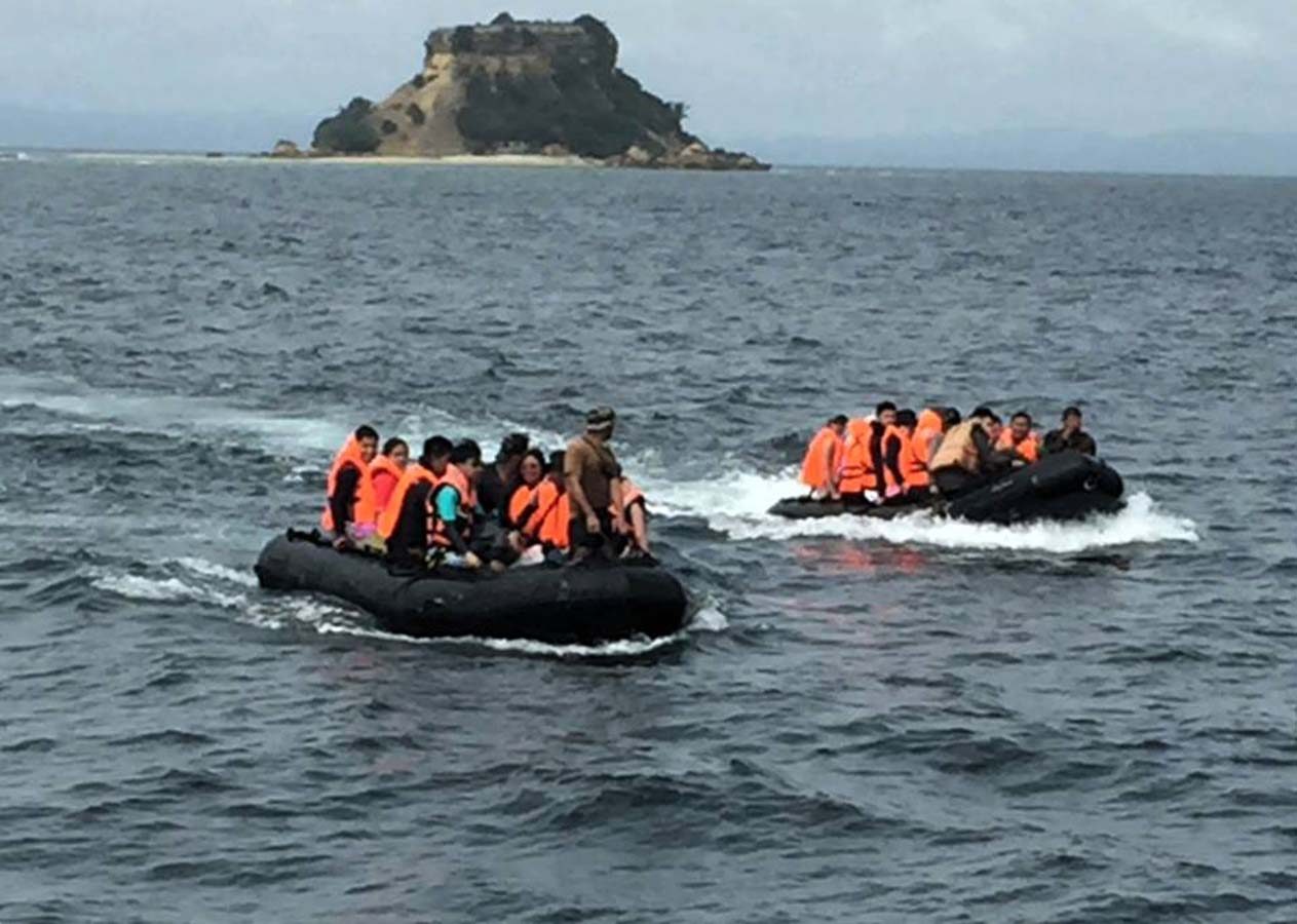 Navy rescues 102 tourists stranded in Masbate