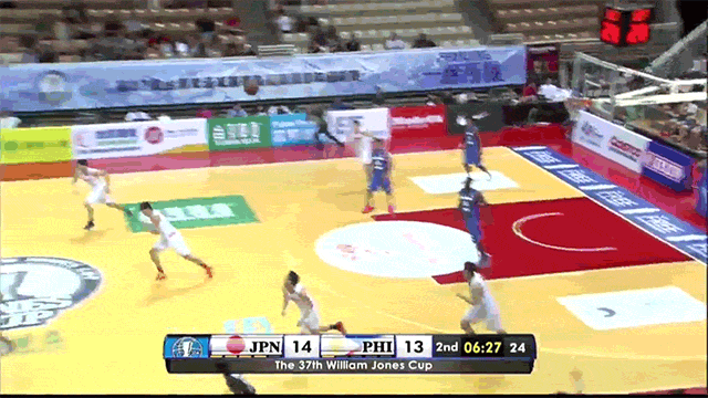 Terrence Romeo takes an outlet pass from Gabe Norwood for a breakaway layup in the second quarter 