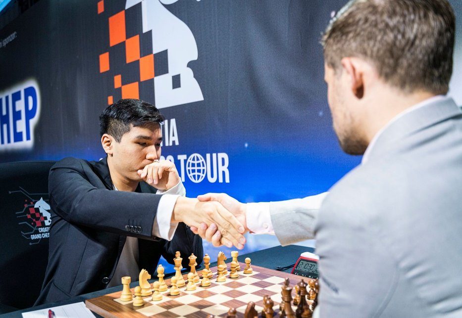 Carlsen trounces So in first mini matches
