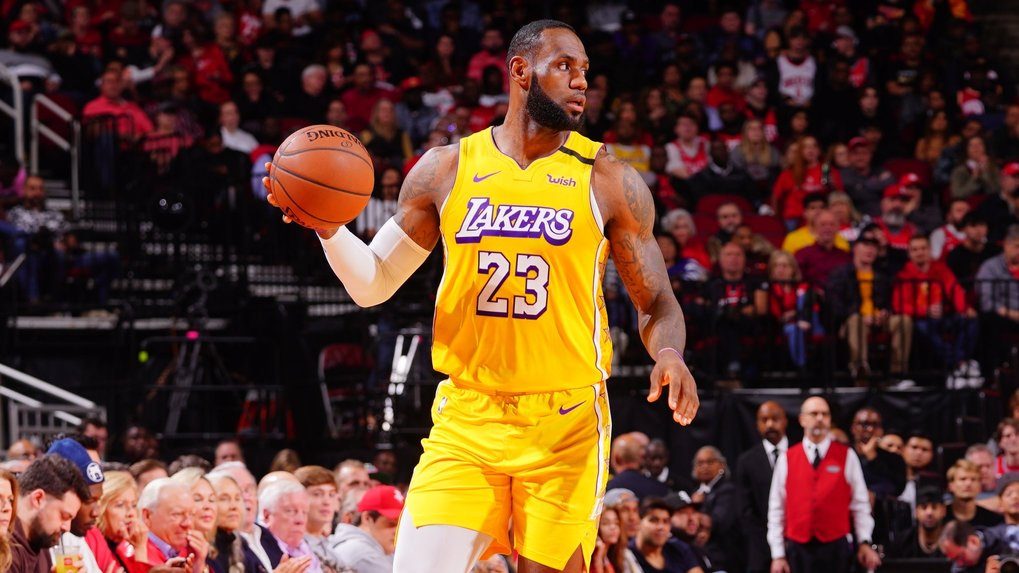 Lakers shoot down reeling Rockets