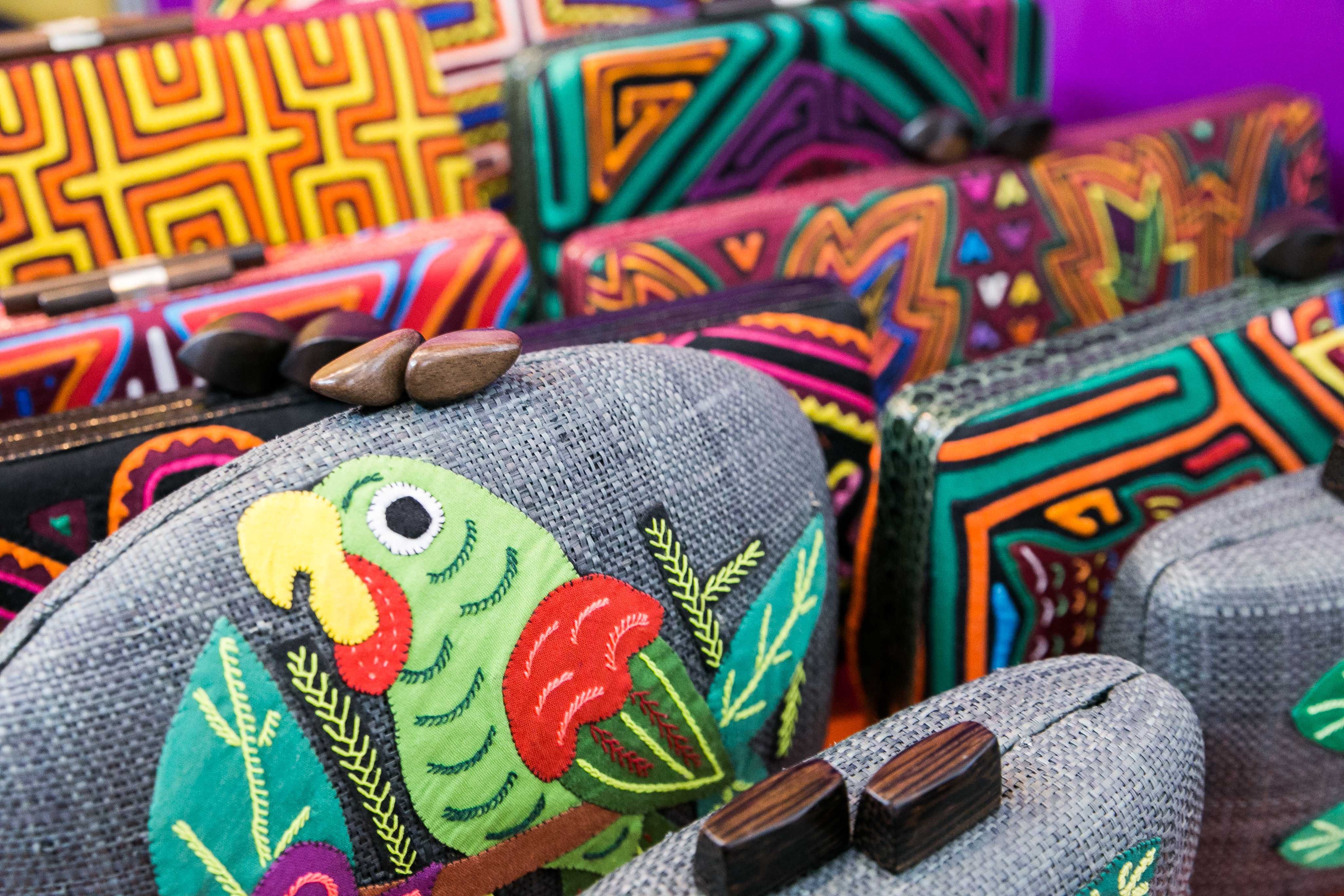 MADE IN COLOMBIA. Purses made in Colombia and based on Colombian designs are mixed with Filipino raw materials such as Kamagong wood, raffia, and mother of pearl. Photo by Pat Nabong/Rappler