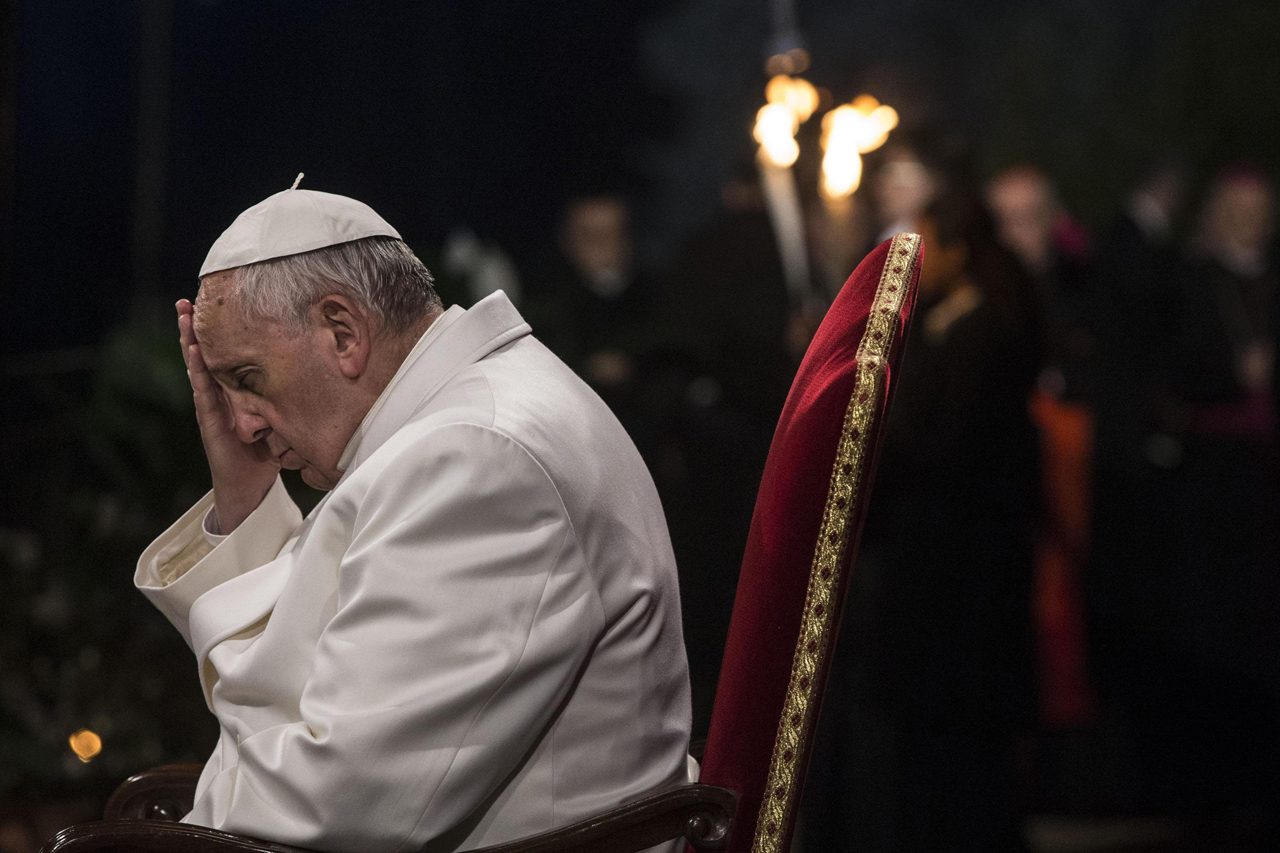 Pope leads prayers for persecuted Christians on Good Friday