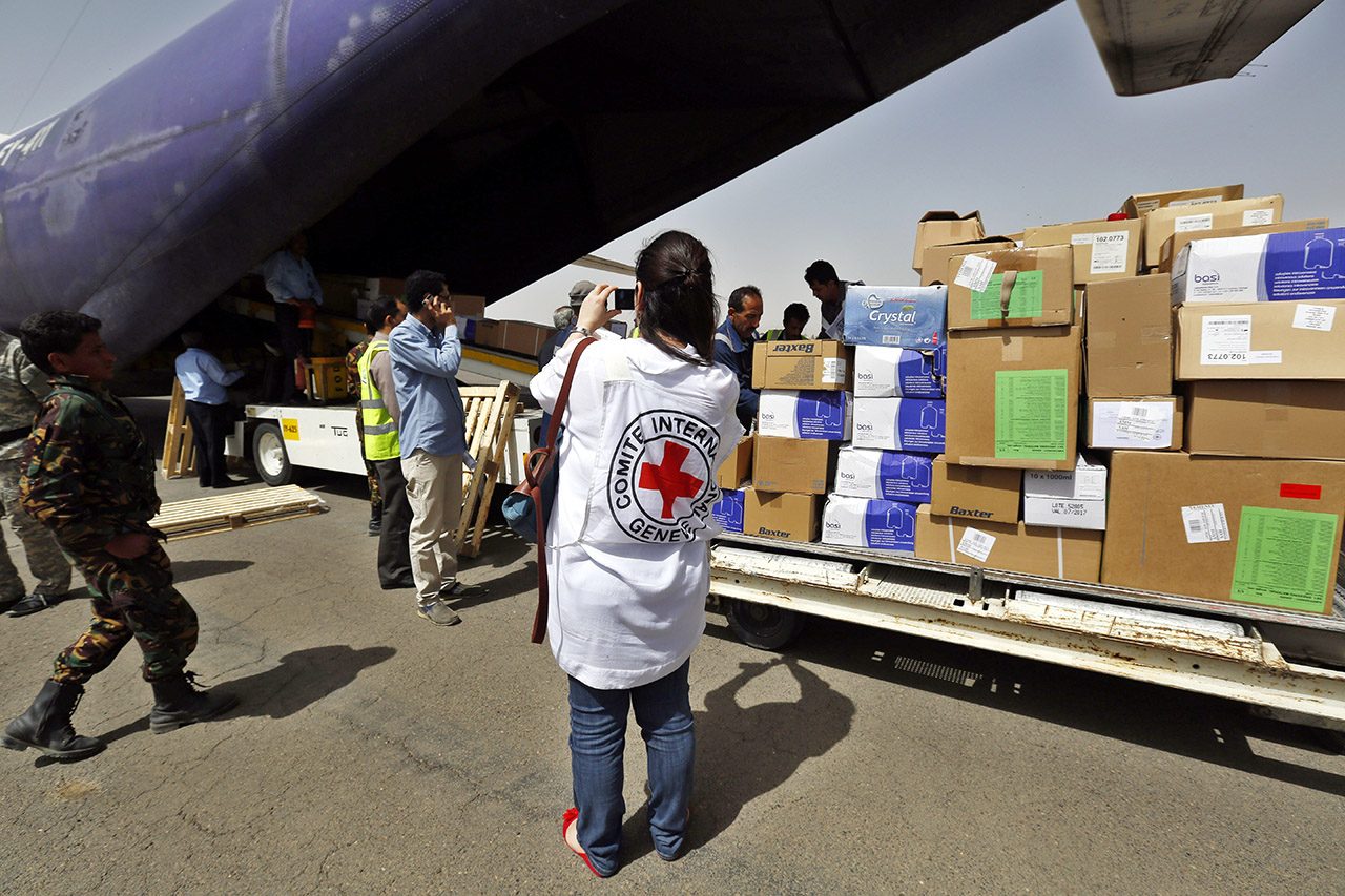 Red Cross, UN fly aid into Yemen as raids batter south