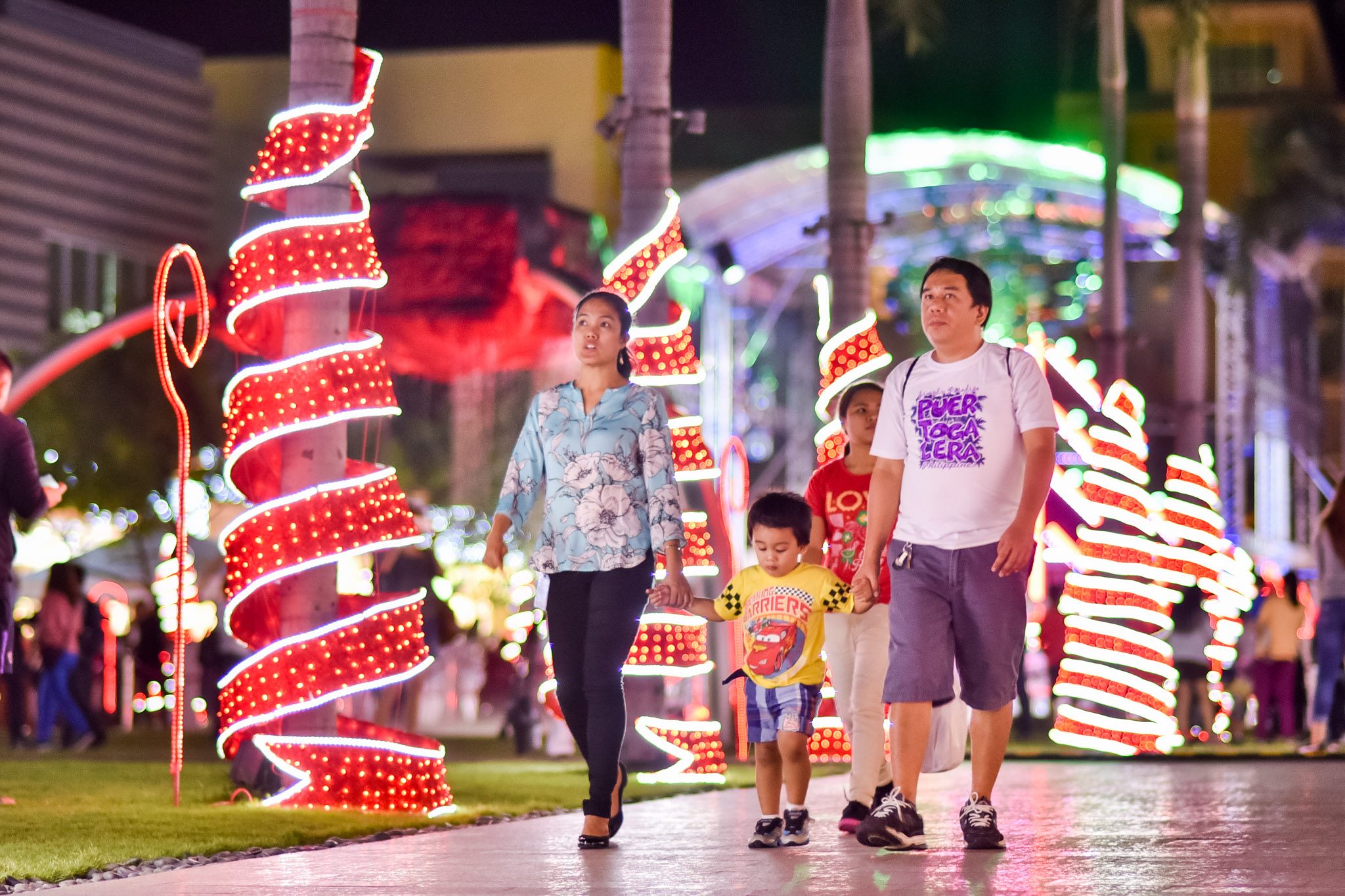 Christmas 2016: BGC aglow with new holiday lights show