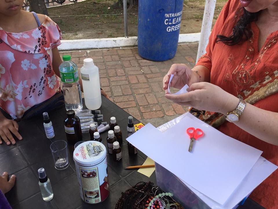 DIY LINEN AND ROOM SPRAY. Merchant Fiona Fajardo-Fernandez shows how to make fragrant home sprays. Photo courtesy of Old Manila Eco Market 