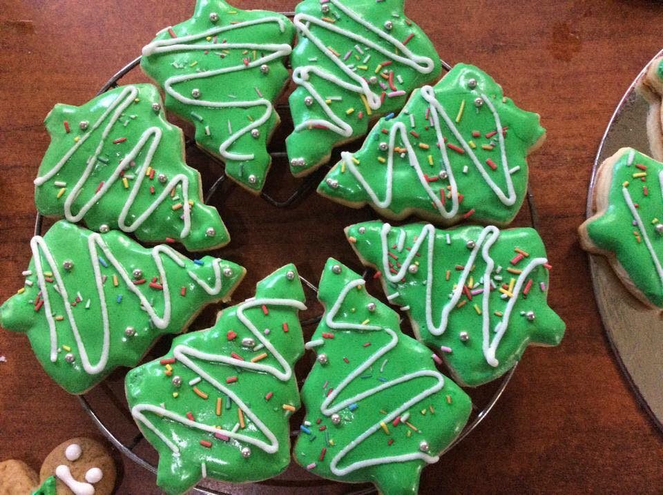 CHRISTMAS TREATS. The market has Christmas cookies, too! Photo courtesy of Aling Caring’s Facebook page 