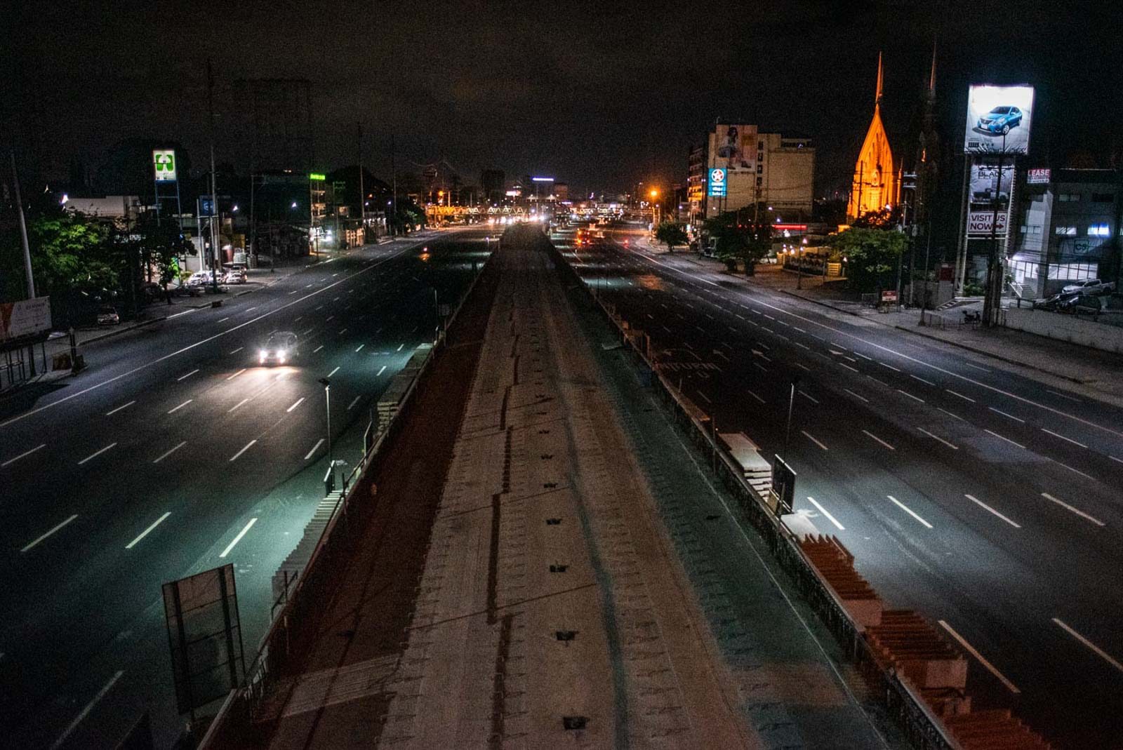 EMPTY. Traffic-free and almost car-less Commonwealth Avenue in Quezon City after President Duterte declares Luzon under Enhance Community Quarantine on March 17, 2020. Photo by Lisa Marie David/Rappler 
