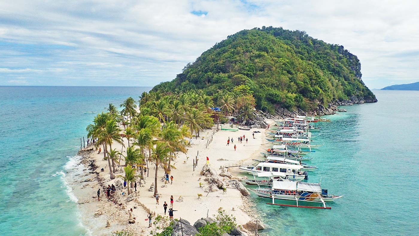 GIGANTES. Iloilo also has stunning beaches and sweeping views. This is Gigantes' iconic view at Cabugao Gamay Island. Photo by Rhea Claire Madarang/Rappler 