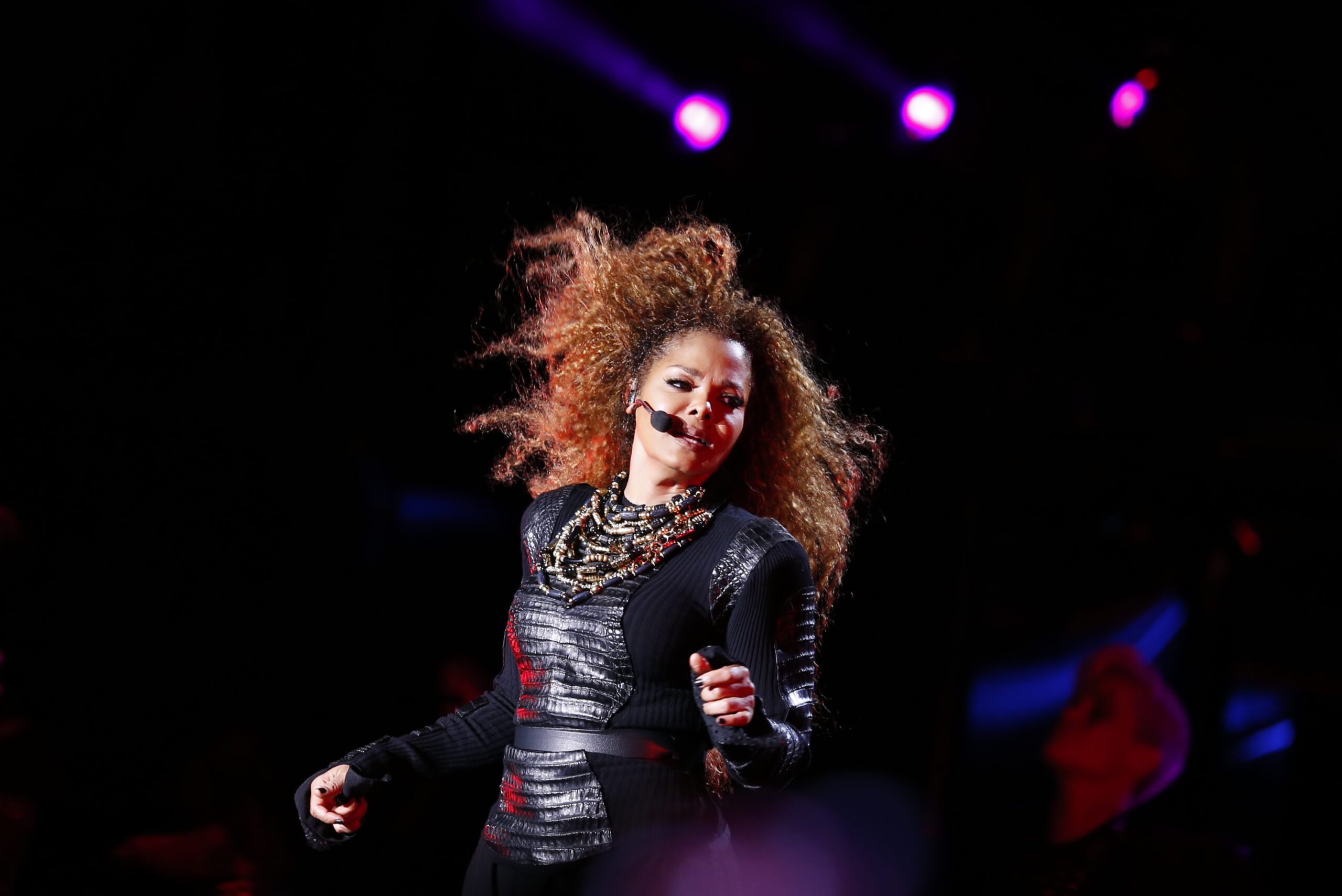 Janet Jackson promises 2017 tour after family delay
