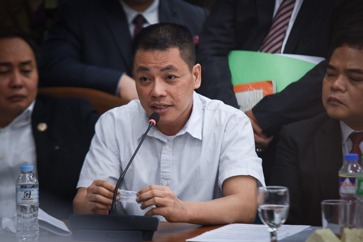 TESTIMONY. Maximum security inmate Herbert Colangco testifies before the House of Representatives Committee on Justice during a hearing on September 20, 2016 on the alleged bribery and drug trade inside the National Bilibid Prison. Photo by LeAnne Jazul/Rappler 