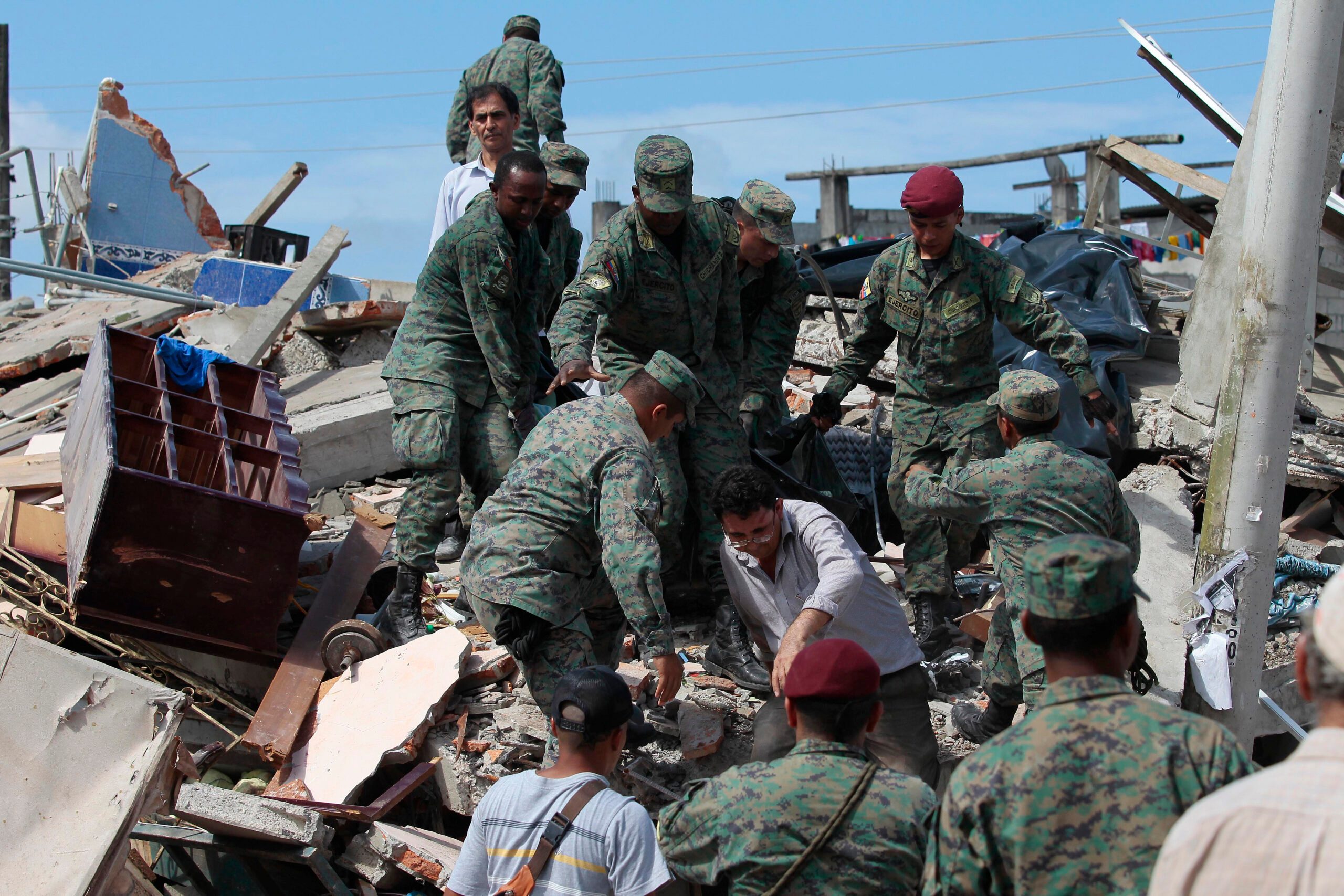 Ecuador quake toll rises to 233 dead
