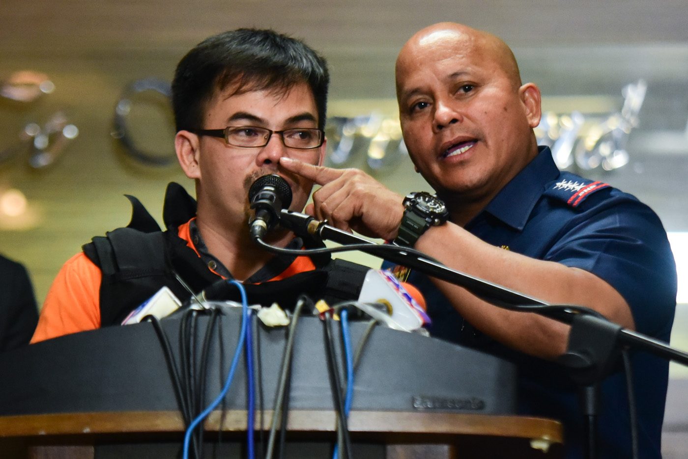 PRIMARY CASE. PNP chief Ronald dela Rosa presents alleged drug lord Kerwin Espinosa after arriving in the Philippines from Abu Dhabi at Camp Crame on November 18, 2016. File photo by Alecs Ongcal/Rappler  