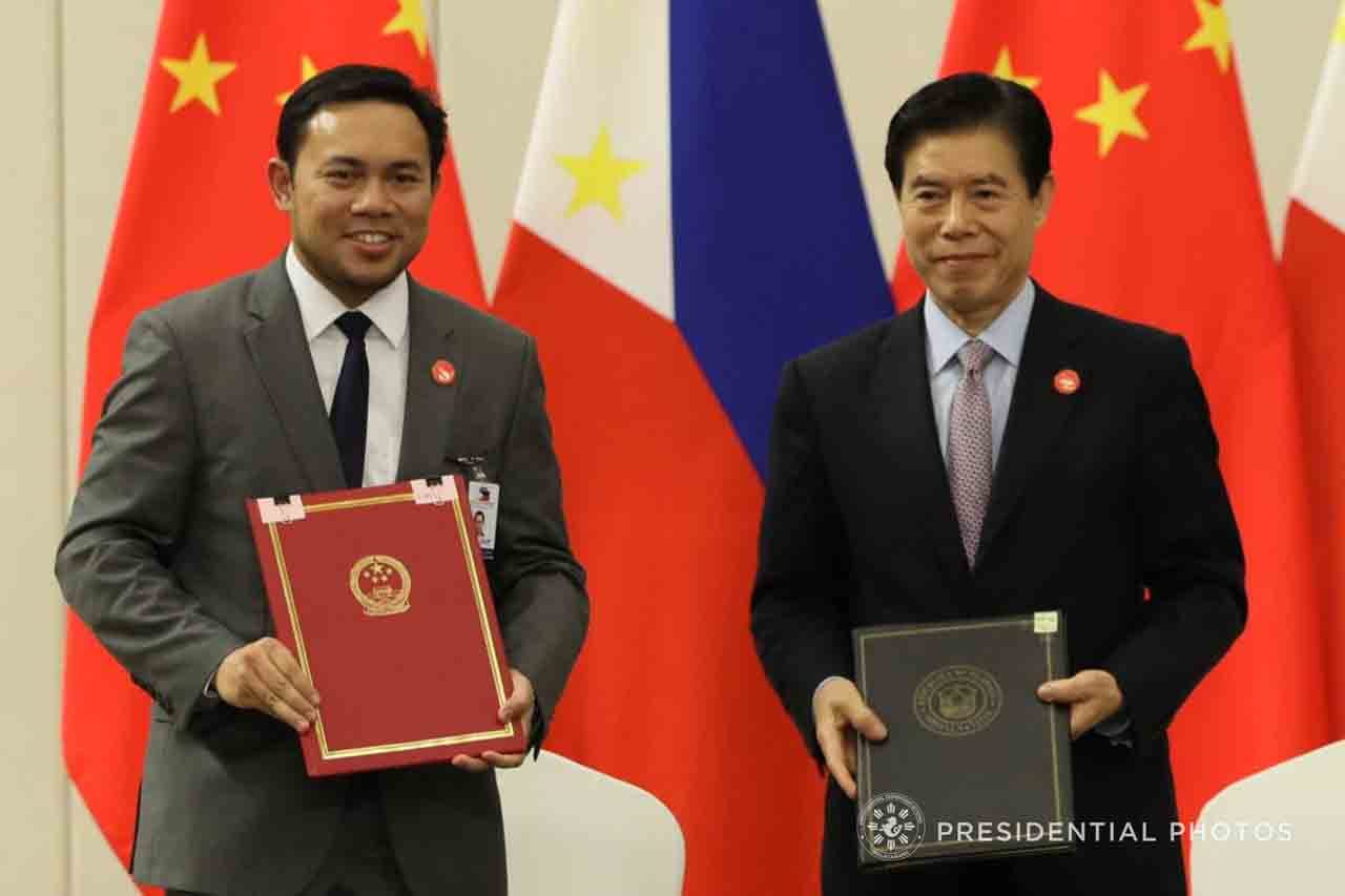 PH, China sign deals on Davao expressway, Filipino teachers