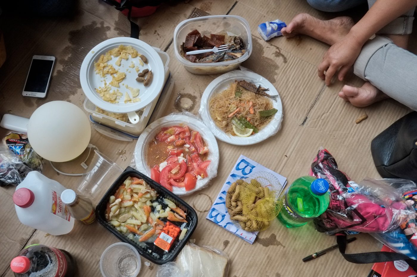 FOOD FOR THE SOUL. For many migrant Filipinos in Hong Kong, Sundays is time to share stories, space, and home-cooked Filipino food. 