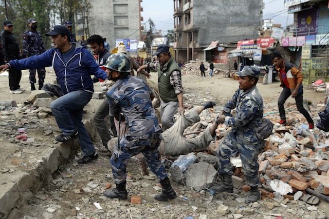 CASUALTY. Members of a rescue team collect dead bodies from the rubble of collapsed buildings during early morning a day after a massive earthquake, in Kathmamdu, Nepal, April 26, 2015. Narendra Shrestha/EPA 