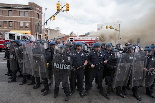 CORDON. Police form a line in front of a building that was looted and set on fire as protests of the death of Freddie Gray continue, in Baltimore, Maryland, USA, April 27, 2015. Michael Reynolds/EPA 
